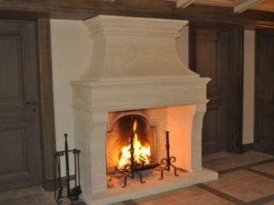 CHEMINEE EN PIERRE REF019